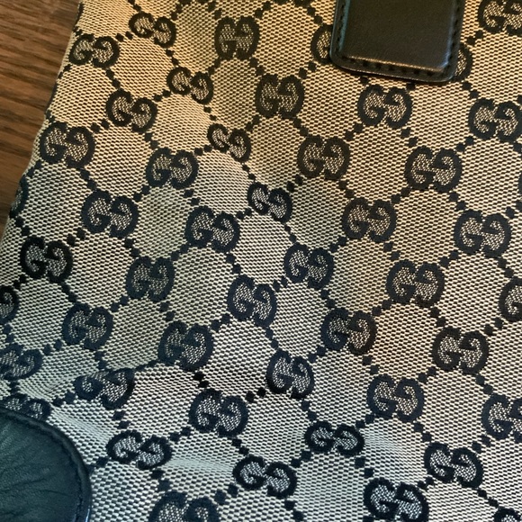 Gucci purse - Picture 7 of 9